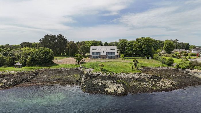 Coastguard Apartments, 4 Ferry Quarter