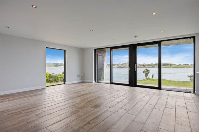 Coastguard Apartments, 4 Ferry Quarter