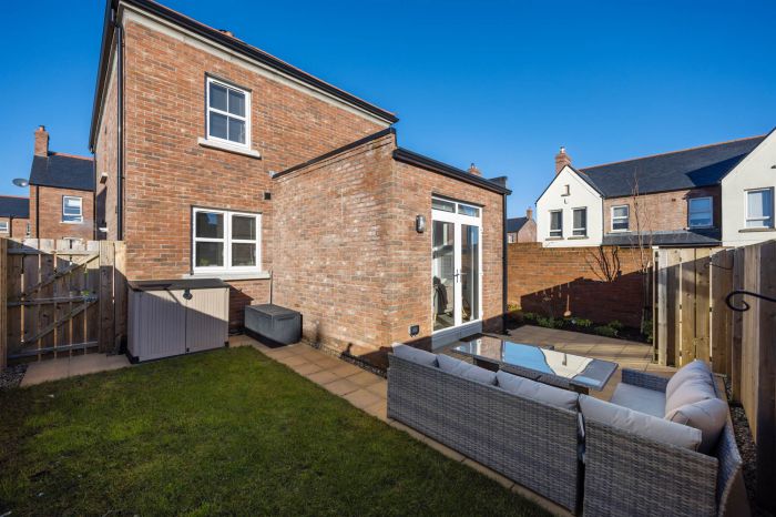 2 Hartley Hall Avenue