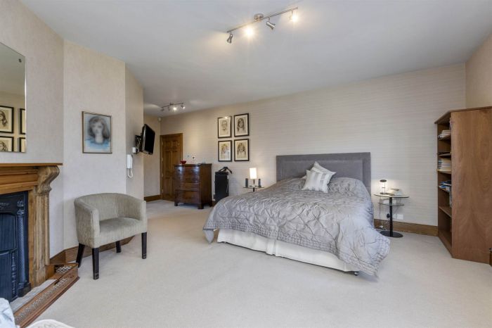 Ashtree House, 35 Edenticullo Road