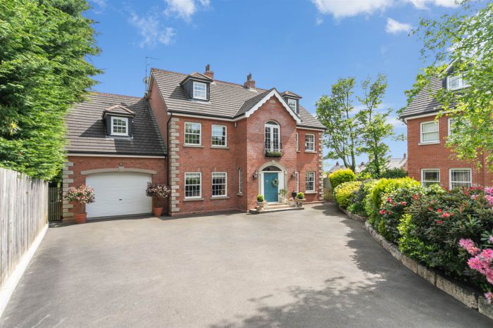 733A Antrim Road, Fortwilliam, Belfast, BT15 4EL