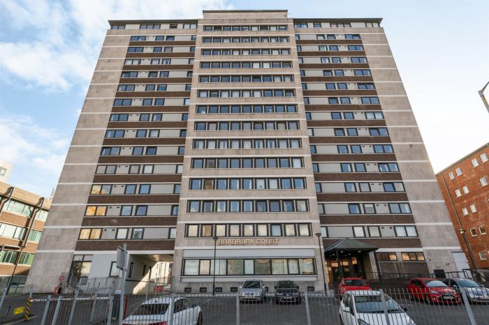 Apt 402 Bradbury Court