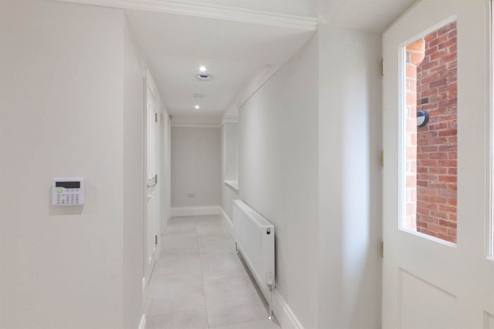 8 Lady Ishbel Boulevard, Admin House