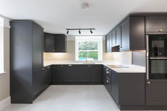 8 Lady Ishbel Boulevard, Admin House