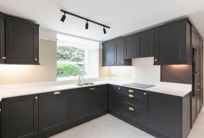 8 Lady Ishbel Boulevard, Admin House