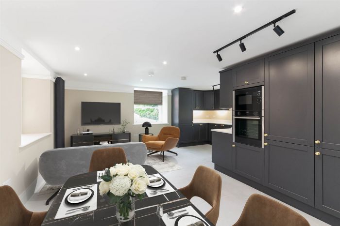 8 Lady Ishbel Boulevard, Admin House