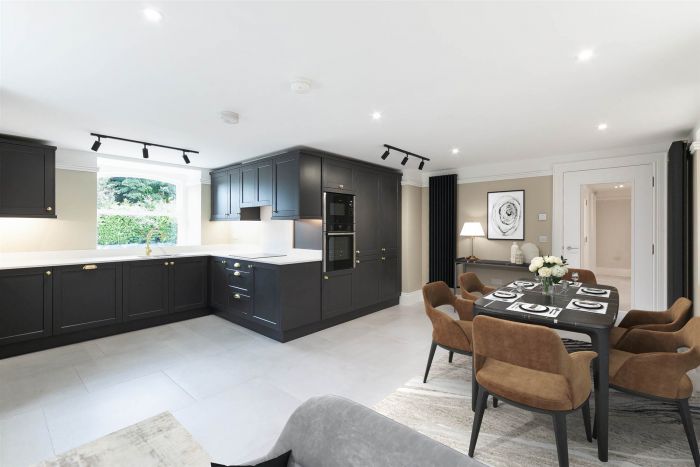 8 Lady Ishbel Boulevard, Admin House