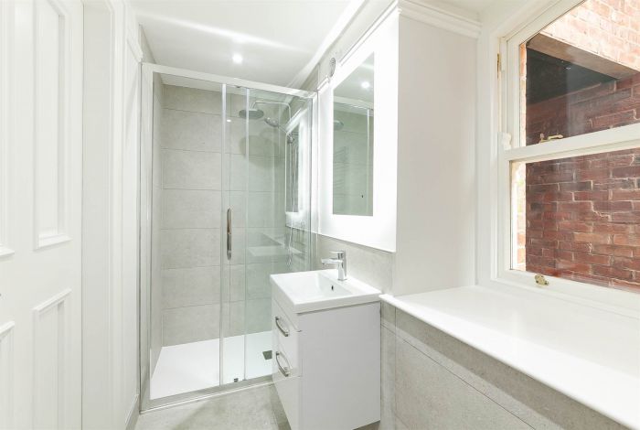 8 Lady Ishbel Boulevard, Admin House