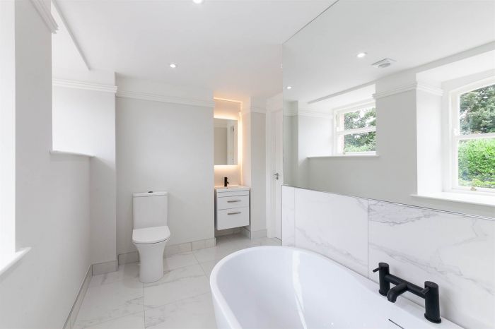 8 Lady Ishbel Boulevard, Admin House