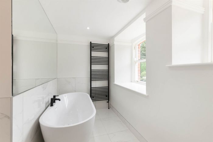 8 Lady Ishbel Boulevard, Admin House