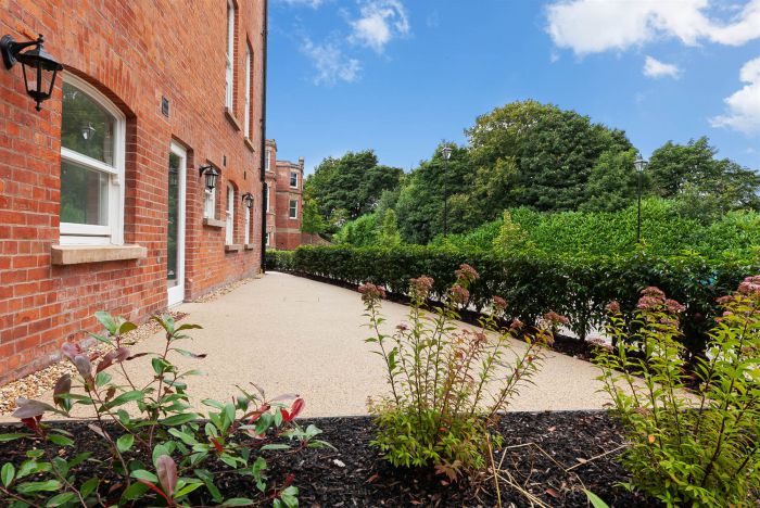 8 Lady Ishbel Boulevard, Admin House