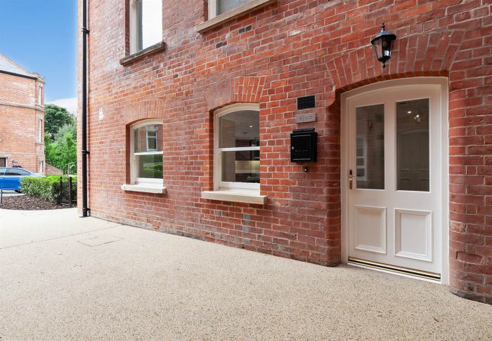 8 Lady Ishbel Boulevard, Admin House