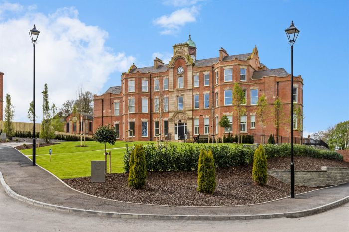 8 Lady Ishbel Boulevard, Admin House