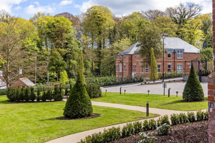 8 Lady Ishbel Boulevard, Admin House