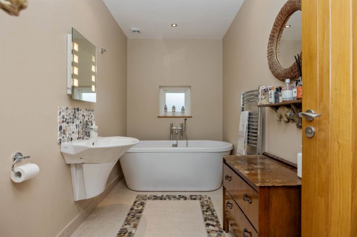 77 Carricknadarriff Road