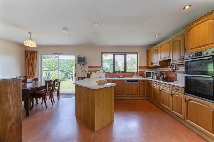 28 Knightsbridge Manor