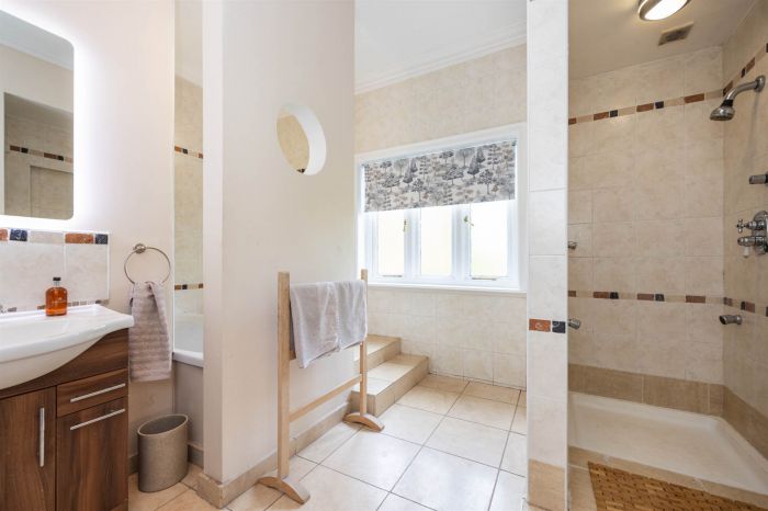 Dundarave, 53 Malone Park