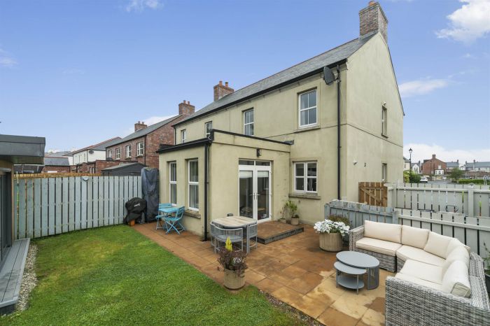 22 Hartley Hall Crescent