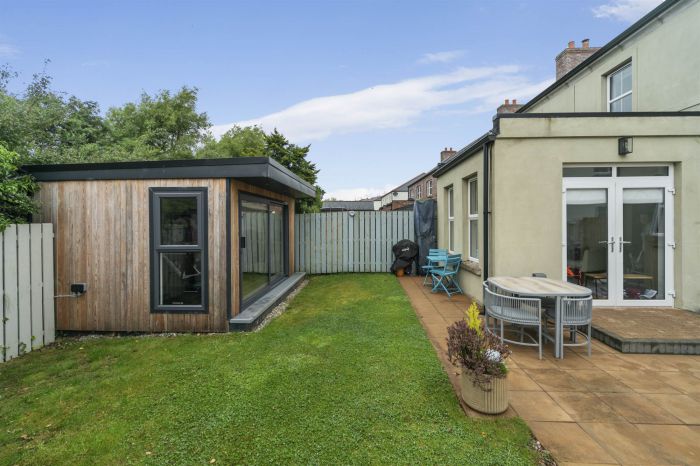 22 Hartley Hall Crescent