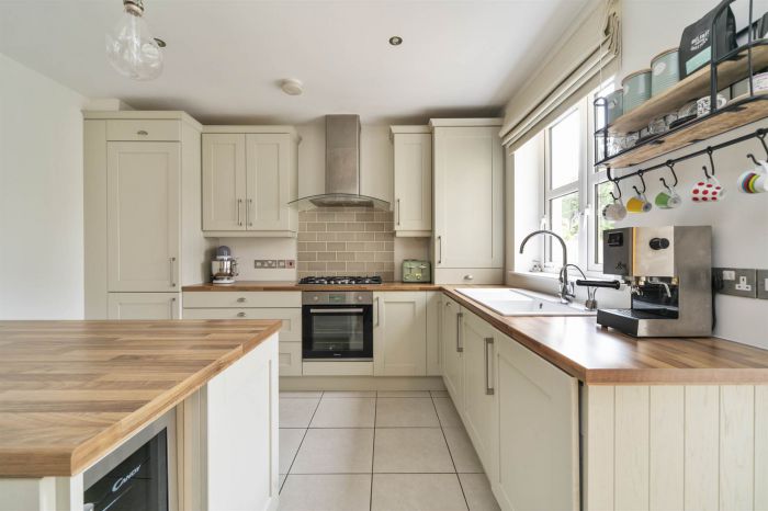 22 Hartley Hall Crescent