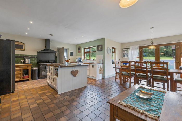 Brangtang Lodge, 180 Woodburn Road