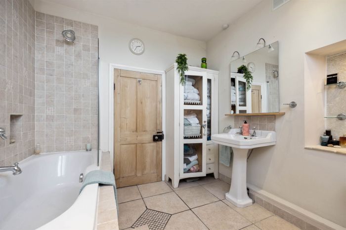 Brangtang Lodge, 180 Woodburn Road