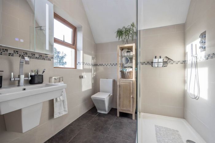 Brangtang Lodge, 180 Woodburn Road