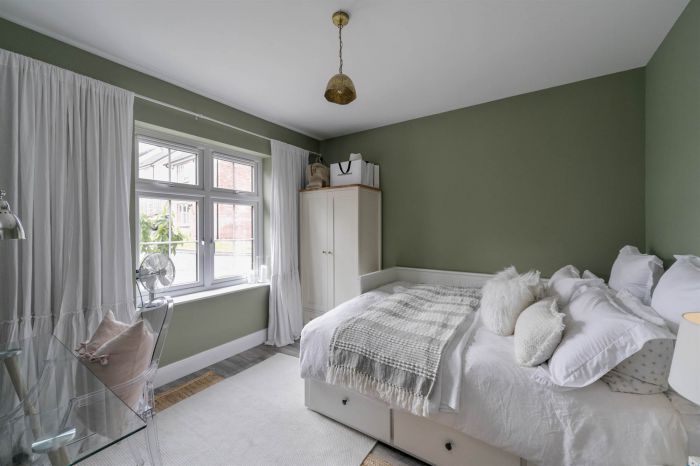 33 Sir Richard Wallace Crescent