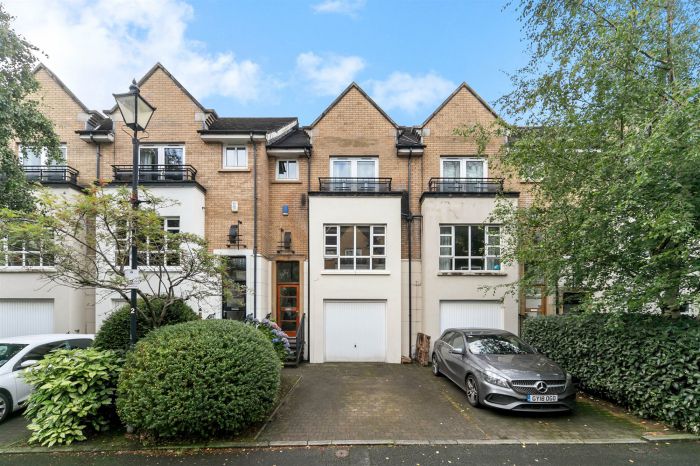 12 Oakleigh Park, Ormeau, Belfast, BT6 8RF