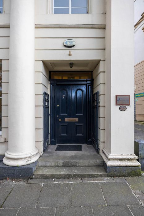 7 Upper Crescent