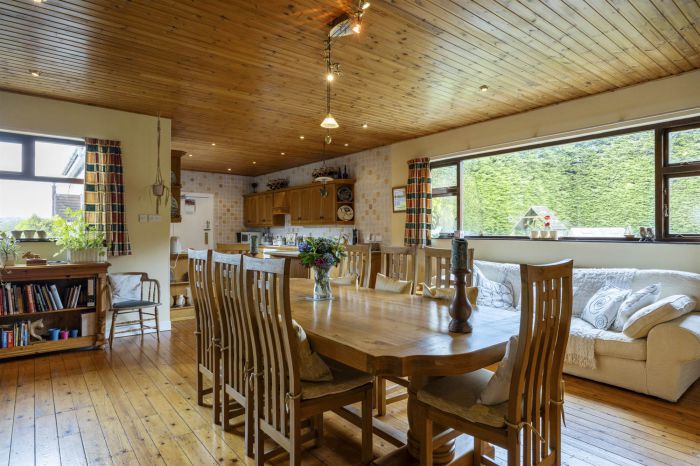 11 Ballyhartfield Road