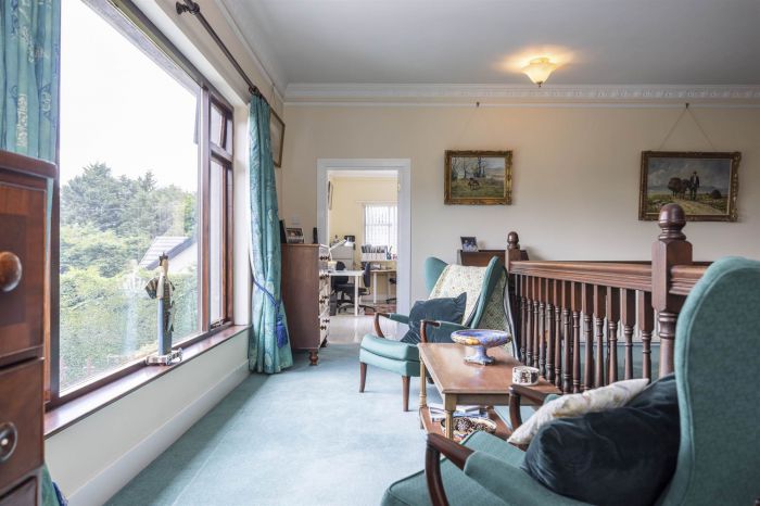 11 Ballyhartfield Road