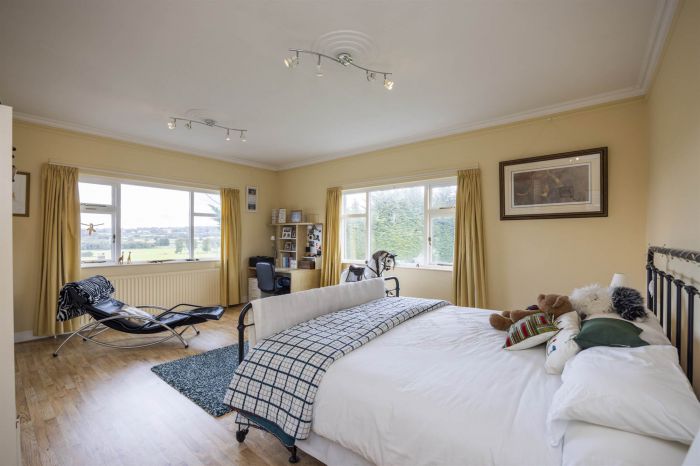 11 Ballyhartfield Road