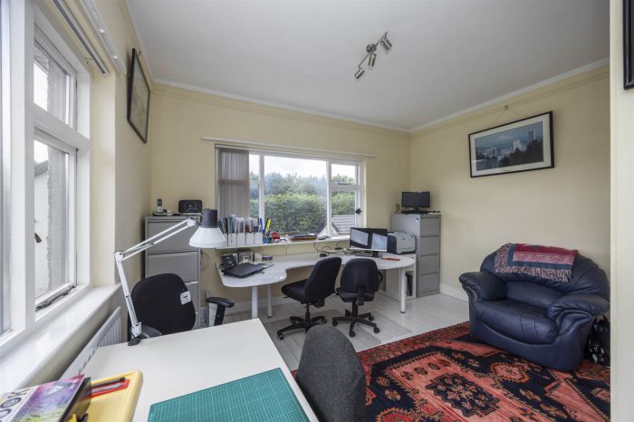 11 Ballyhartfield Road