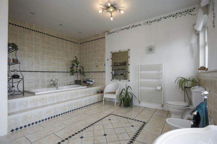 11 Ballyhartfield Road