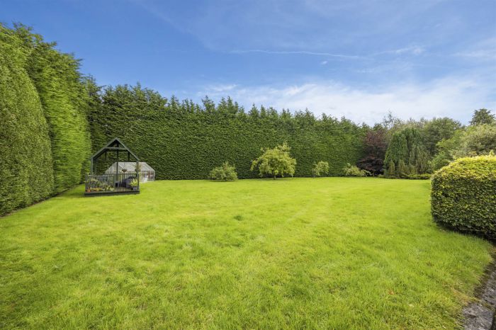 11 Ballyhartfield Road