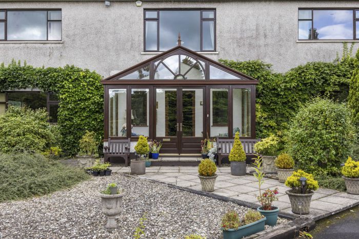 11 Ballyhartfield Road