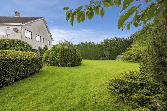 11 Ballyhartfield Road