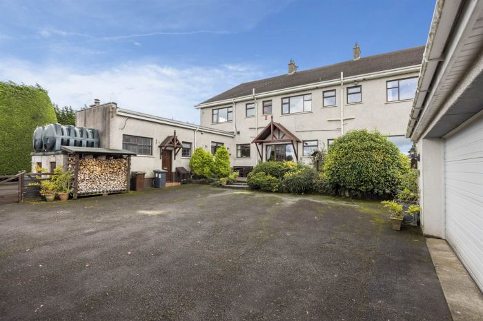 11 Ballyhartfield Road