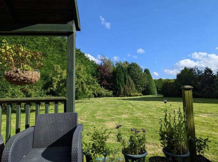 11 Ballyhartfield Road