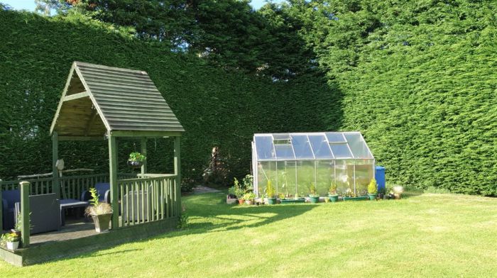 11 Ballyhartfield Road