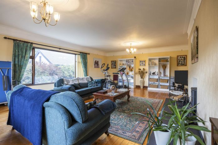 11 Ballyhartfield Road