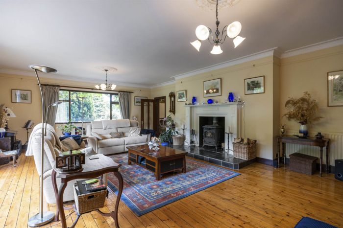 11 Ballyhartfield Road