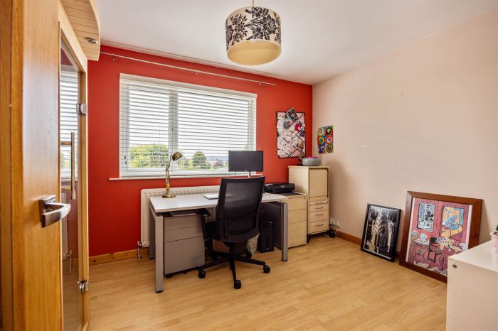 Lane End, 86 Fort Road