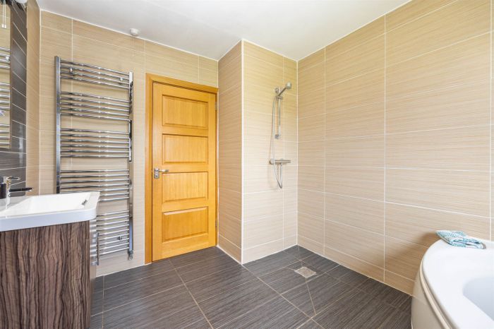 Lane End, 86 Fort Road