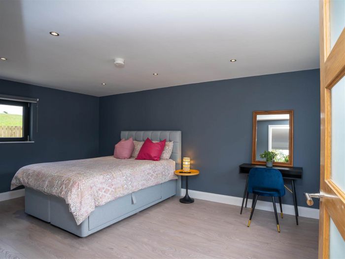 Lane End, 86 Fort Road