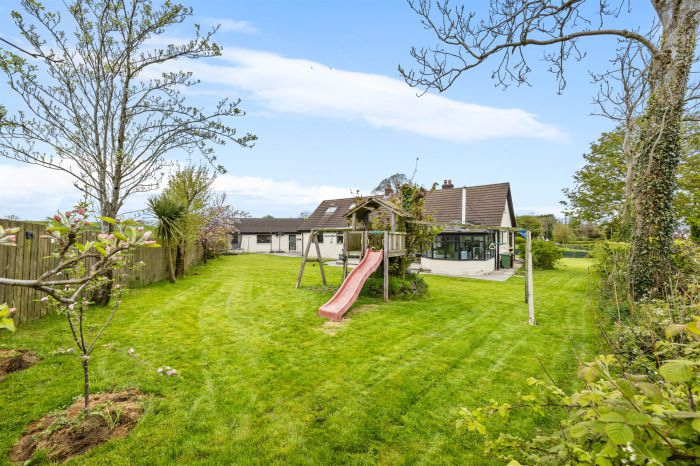 Lane End, 86 Fort Road