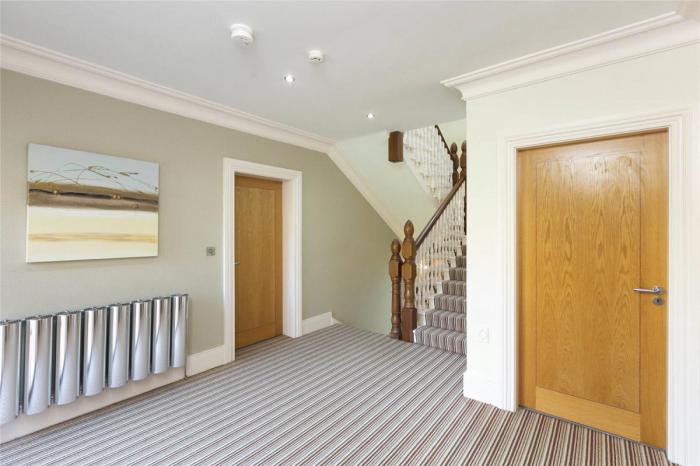27b Deramore Park