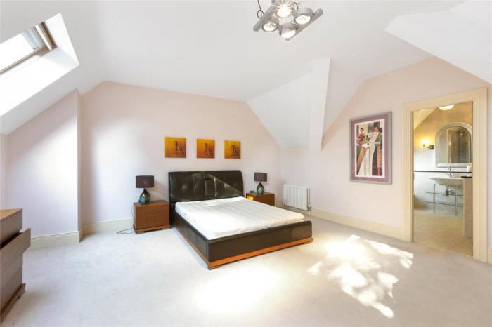 27b Deramore Park