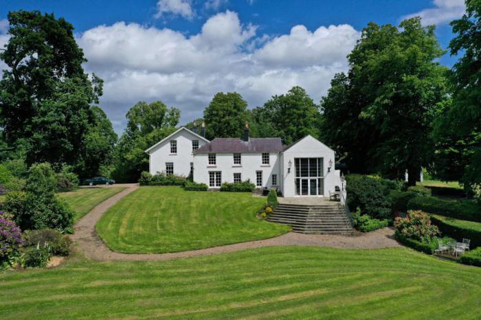 Ballyaughlis Lodge, 238 Ballylesson Road Ballyaughlis Lodge, 238 Ballylesson Road